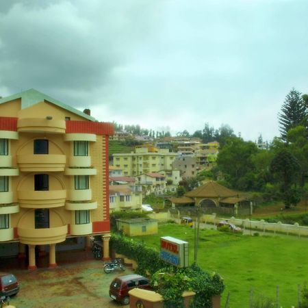 Hotel Blue Bird Уті Екстер'єр фото