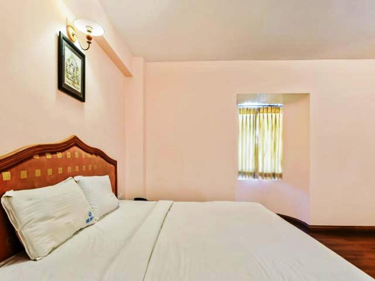 Hotel Blue Bird Уті Екстер'єр фото