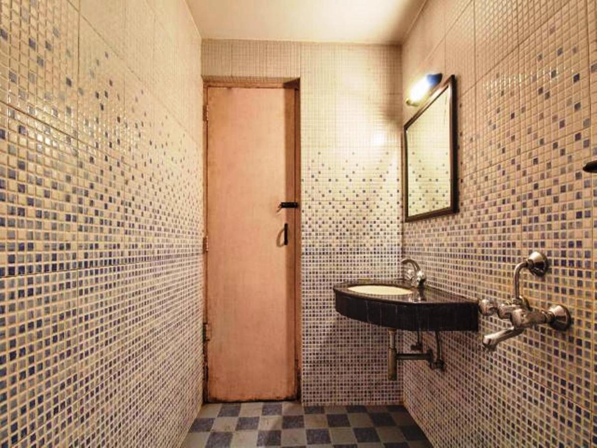 Hotel Blue Bird Уті Екстер'єр фото