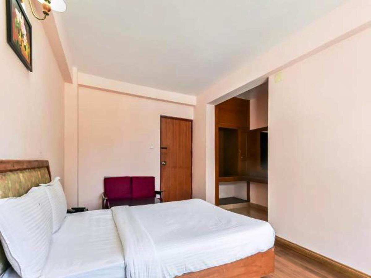 Hotel Blue Bird Уті Екстер'єр фото