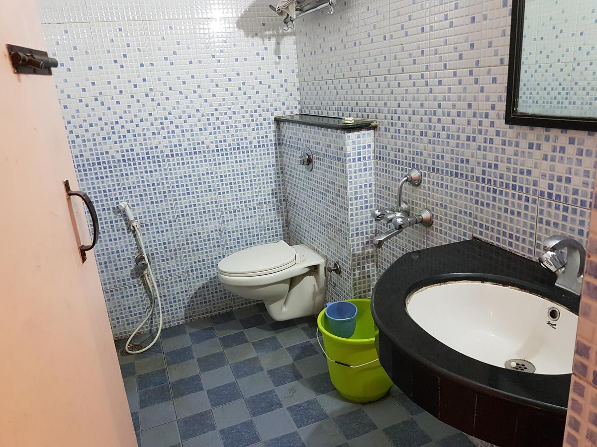 Hotel Blue Bird Уті Екстер'єр фото
